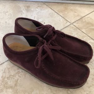 Clark’s Original Wallabee Suede Burgundy for men or women. Men’s size 7.5M